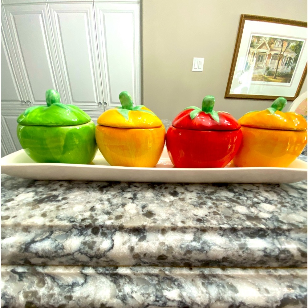 CERAMIC SERVING SET OF A TRAY WITH 4 COLOURFUL TOMATO SHAPED SERVING DISHES